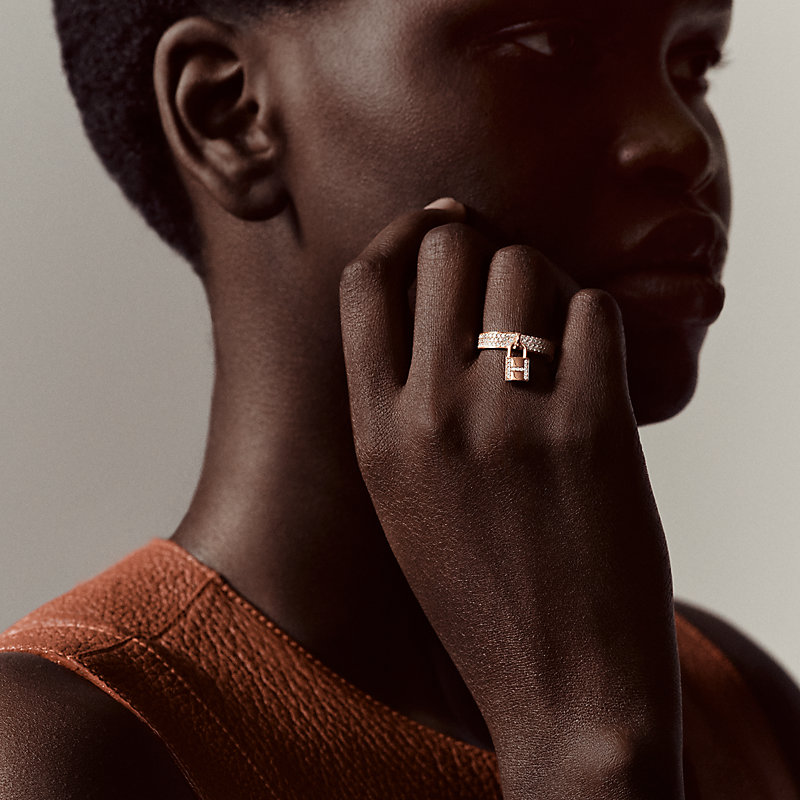 Kelly Clochette ring, medium model